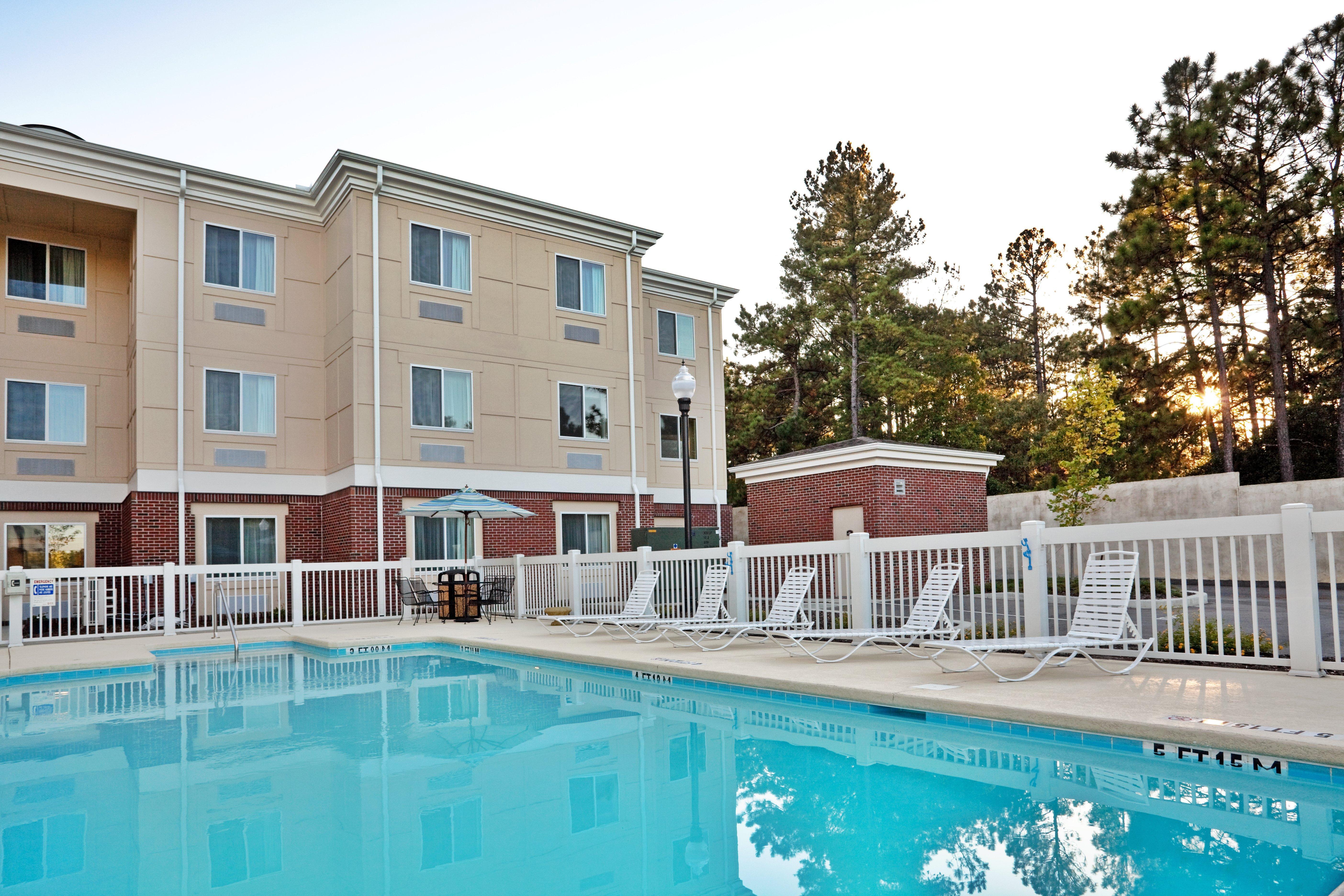 Holiday Inn Express & Suites Southern Pines-Pinehurst Area By Ihg Exterior foto