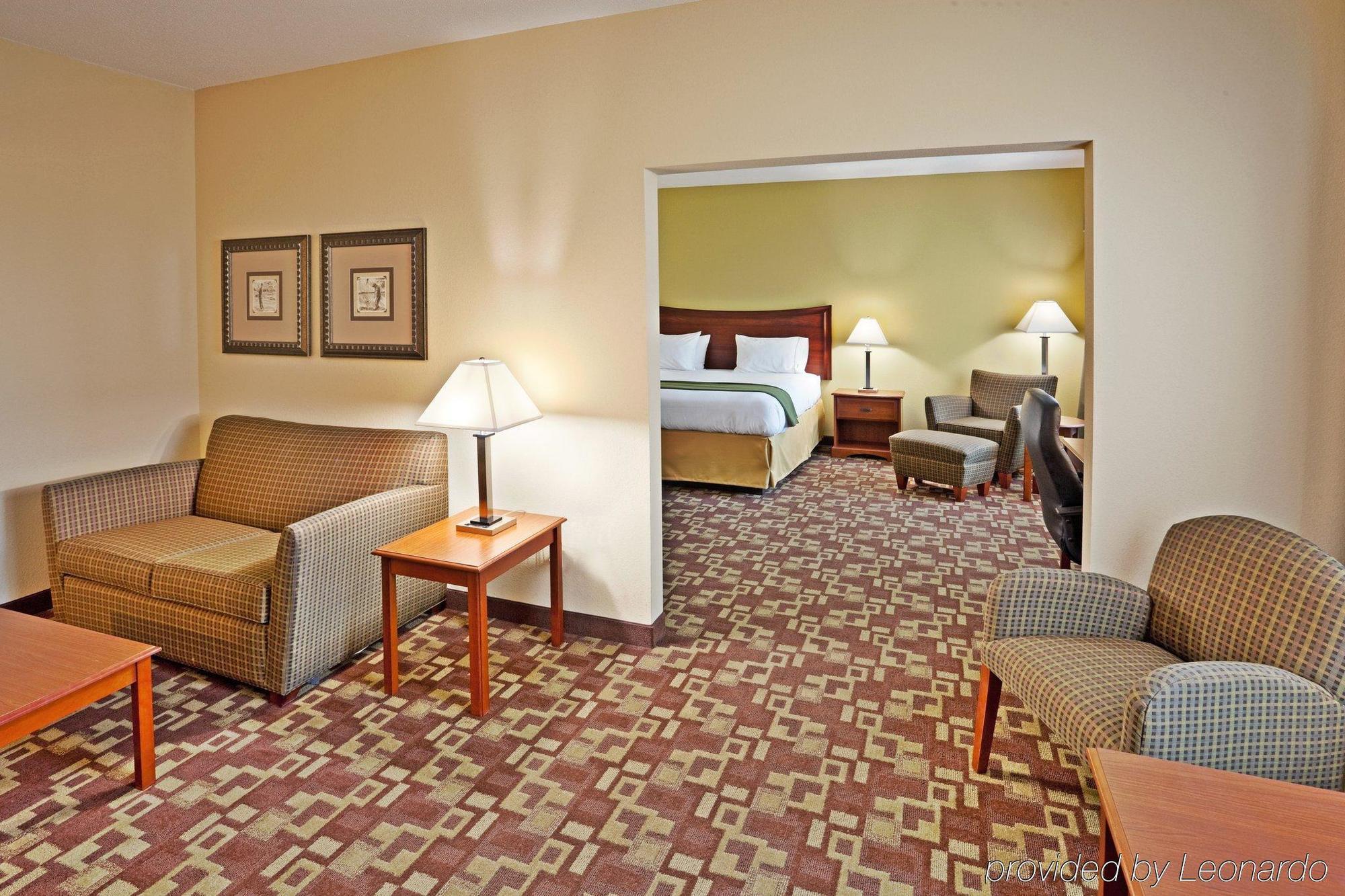 Holiday Inn Express & Suites Southern Pines-Pinehurst Area By Ihg Exterior foto
